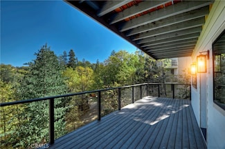 1227 Klondike Dr, Lake Arrowhead, CA 92352