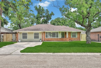 4938 Saxon Dr, Houston, TX 77092