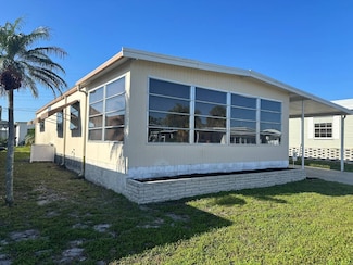 118 5th St E, Nokomis, FL 34275