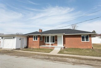 11 W Elizabeth St, Flora, IN 46929