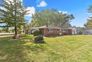 13 Carolyn St, Glen Carbon, IL 62034