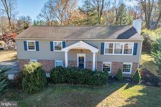 321 Horseshoe Ln, Downingtown, PA 19335