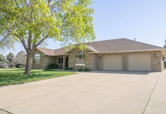 814 Heritage Dr, Rock Valley, IA 51247