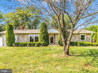 18004 Muncaster Rd, Derwood, MD 20855