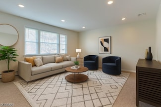 15 Sanford St, Clifton, NJ 07011