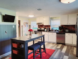 13 Salisbury St, Brockton, MA 02302