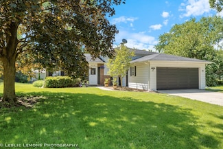 1260 Kent Ct, Wheaton, IL 60189