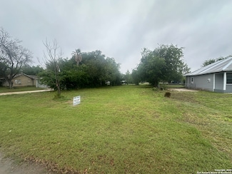 409 1/2 Davis, Devine, TX 78052