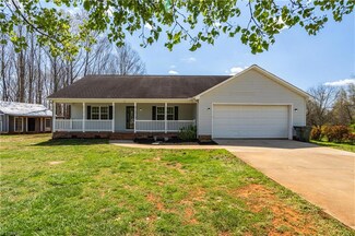 208 Sea Mountain Ln, Lexington, NC 27292