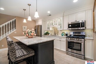 6913 S 48th St, Omaha, NE 68157