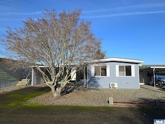 610 W Spruce St, Sequim, WA 98382