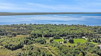 8084 Broken Ridge E, Harbor Springs, MI 49740