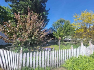 718 W 1st St, Newport, WA 99156