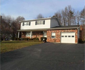 565 Fernwood Ave, Saint Clair, PA 17970