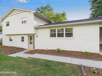 8900 Carlton Cir, Knoxville, TN 37922