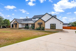 1115 Meadowstone Ct, Spring Branch, TX 78070