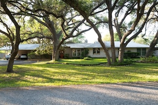 161 Red Bird Ridge, Beeville, TX 78102