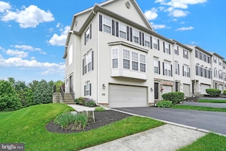 2712 Hunt Club Dr Unit 42, York, PA 17402