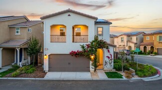 6362 E Creek View Ln, Fresno, CA 93727