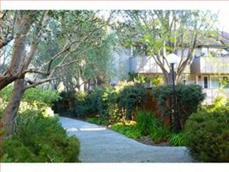 2460 W Bayshore Rd Unit 2, Palo Alto, CA 94303