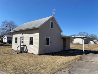 302 W Pleasant St, Churubusco, IN 46723