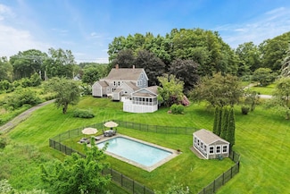 261 Main Ave, South Hampton, NH 03827