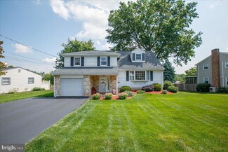 810 Macarthur Dr, Harrisburg, PA 17111