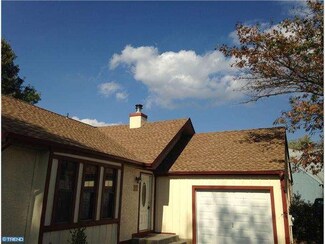 21 W Daisy Ln, Mount Laurel, NJ 08054