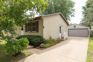 2008 43rd St NW, Rochester, MN 55901