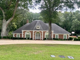 6 Woodmere Dr, Dothan, AL 36305