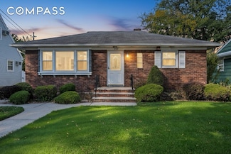 522 Stewart Ave, Staten Island, NY 10314