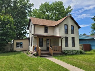 609 W 7th St, Sterling, IL 61081