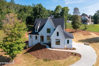 828 Berkley Ct, Seymour, TN 37865