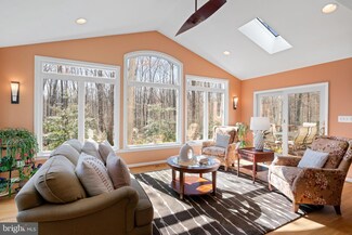 2416 Silver Fox Ln, Reston, VA 20191