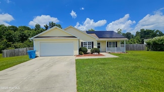 210 High Meadow Ct, Richlands, NC 28574