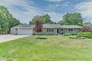 14 Royce Rd, Oswego, IL 60543