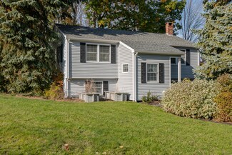 2 Old Sloop Ln, Bath, ME 04530