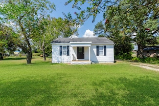 108 Lostracco St, Angleton, TX 77515