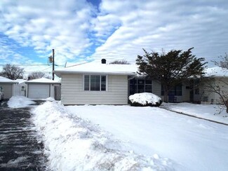 8750 S Duffy Ave, Hometown, IL 60456