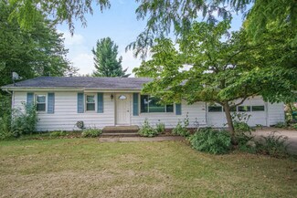 23205 N Shore Dr, Edwardsburg, MI 49112