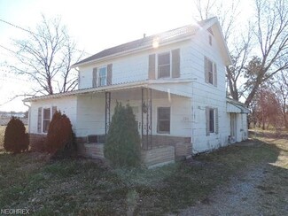 753 Sycamore St, Belpre, OH 45714