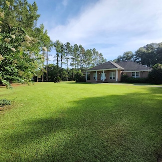 6152 Pickwick Rd, Tallahassee, FL 32309