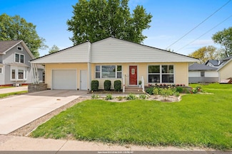 410 E Washington St, New London, WI 54961