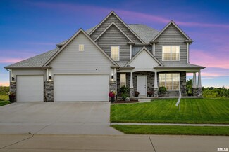 6910 Grove Crossing, Bettendorf, IA 52722