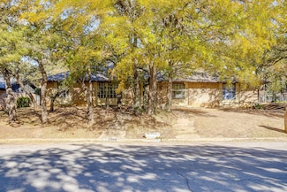2844 Hurstview Dr, Hurst, TX 76054
