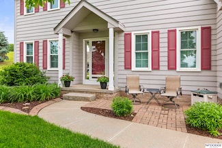 653 Reeves Cir, Papillion, NE 68046