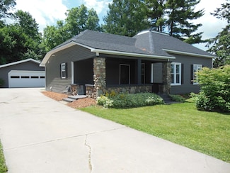 125 W Oak St, Harrison, MI 48625