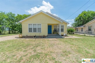 1304 W 11th St, Mc Gregor, TX 76657