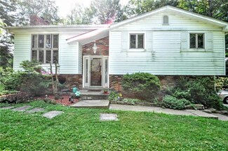 796 Valley View Rd, Eighty Four, PA 15330