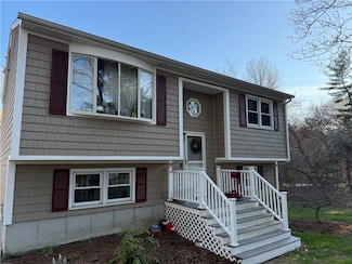 31 Clarke Rd, Coventry, RI 02816